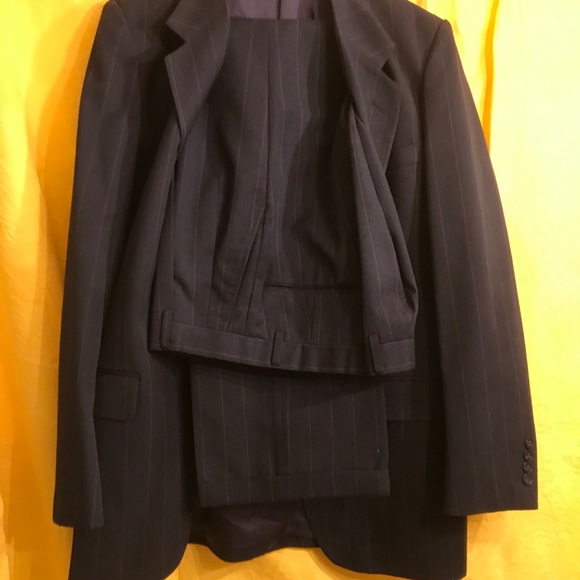 Oscar de la Renta wool suit. Navy. 42R - Picture 5 of 12